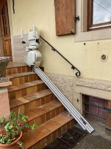 structure monte escalier extérieur